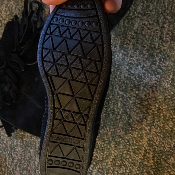 Brand new Minnetonka moccasins size 6 - Picture 2 of 3